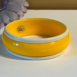 Lucite bracelet bright sunshine yellow white trim bangle summer pool party *READ